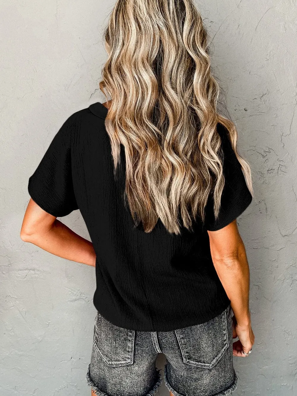 Black Crinkled V Neck Wide Sleeve Tee-Shirt with Breathable Fabric