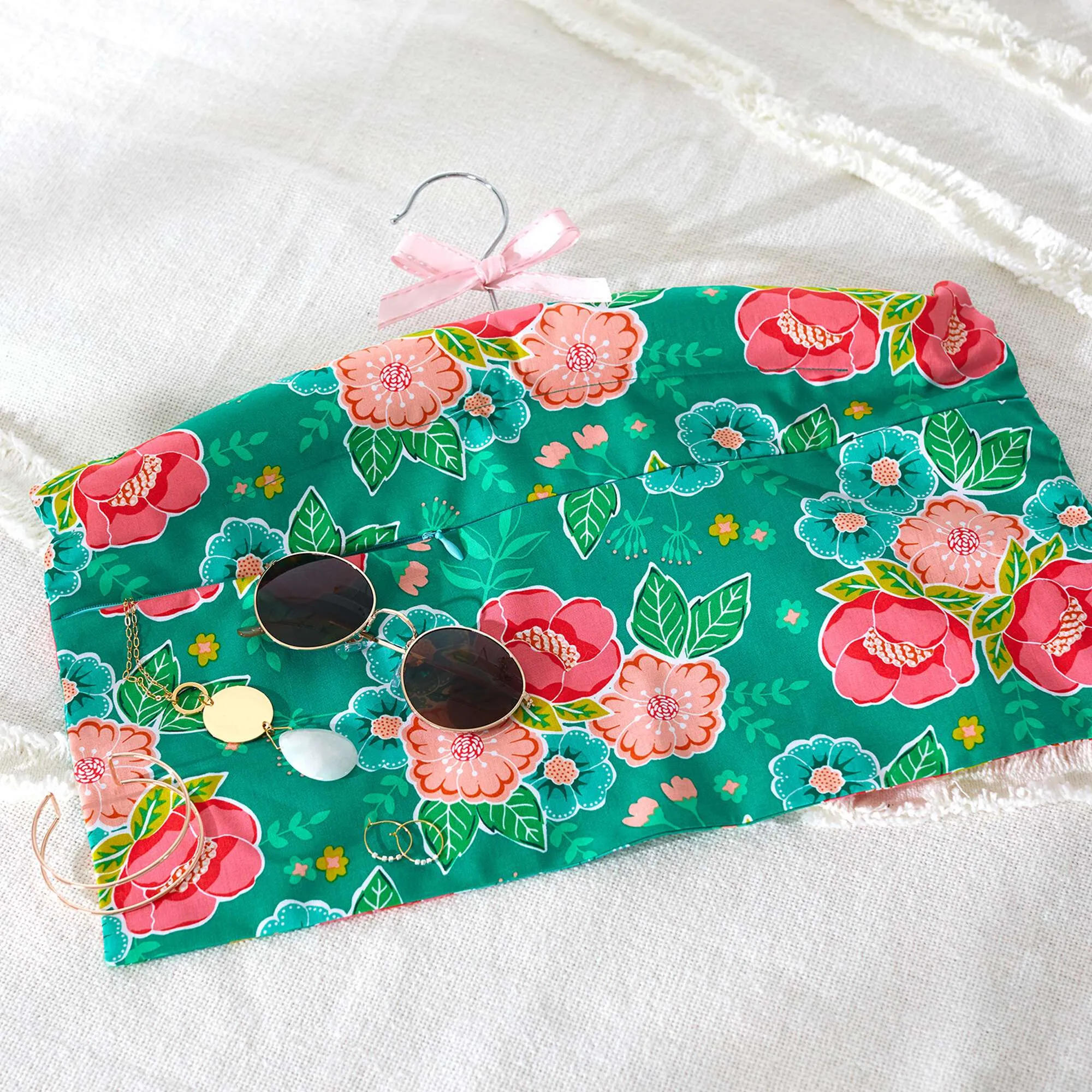 Coats & Clark Sewing Hanger Safe With Hidden Pocket