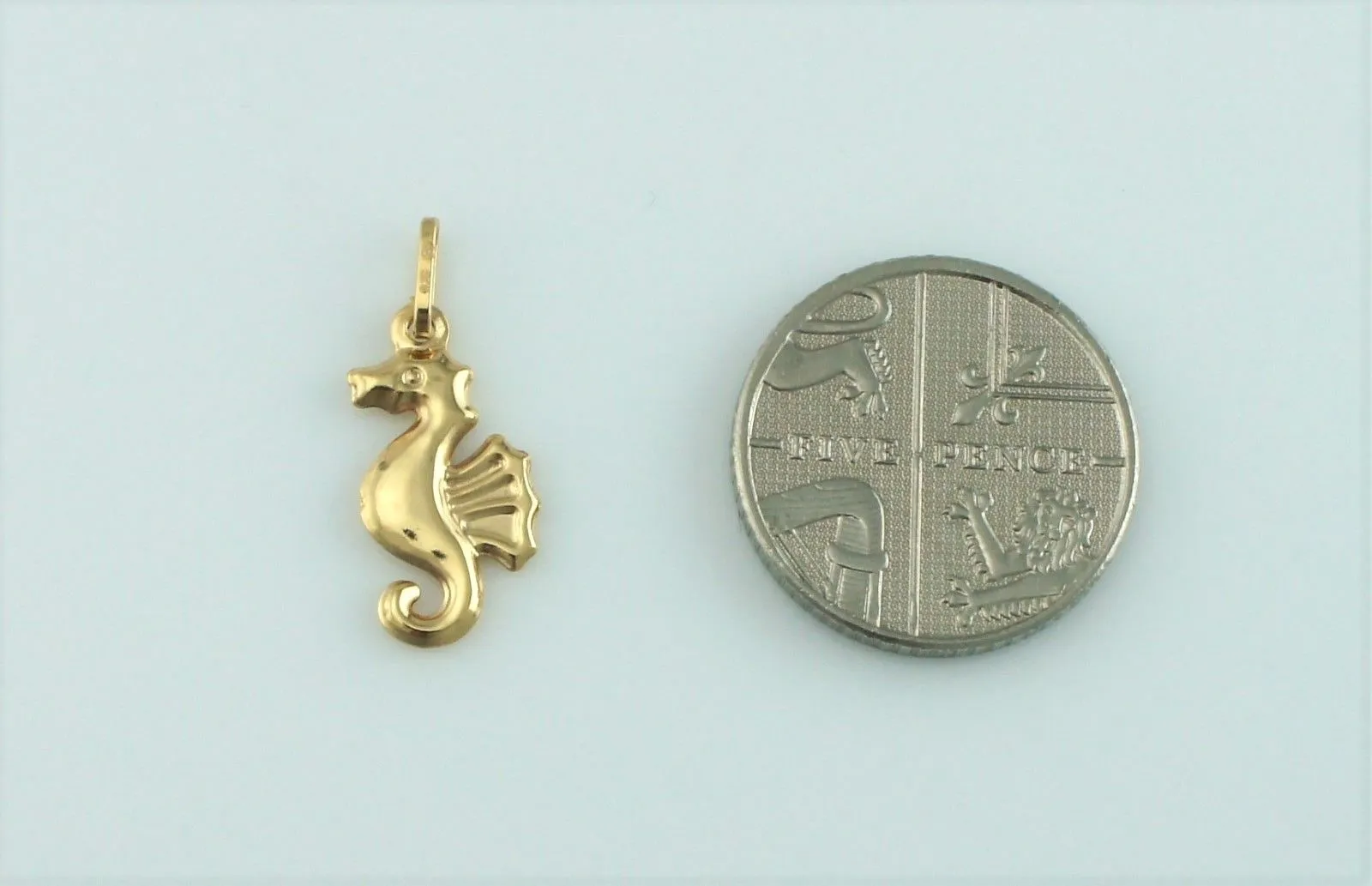 New 9ct Yellow Gold Seahorse Charm / Pendant