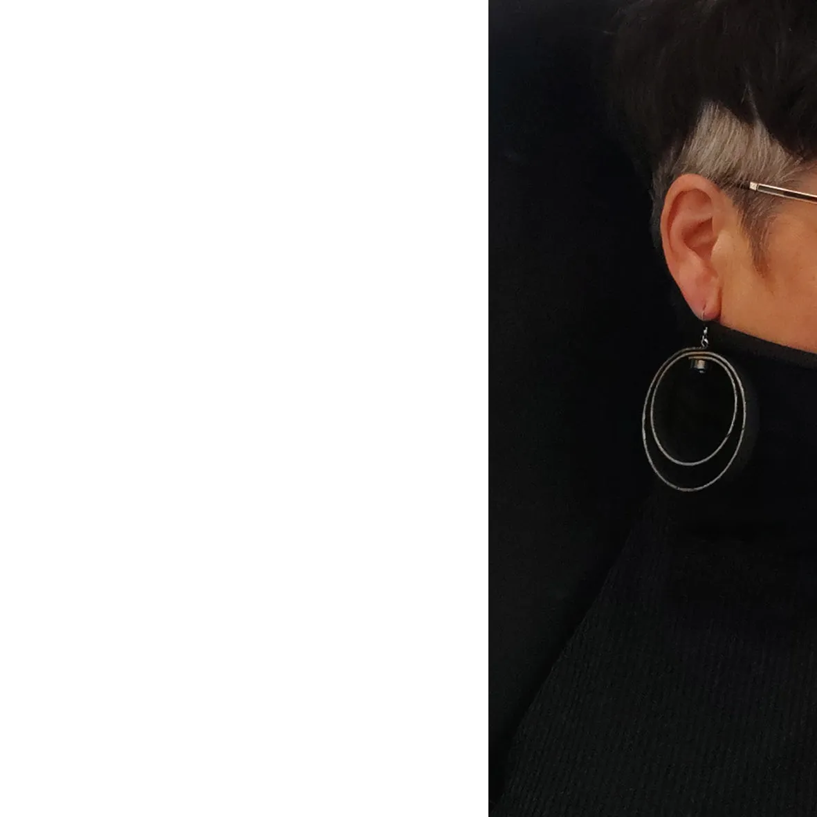 TIAA rubber hoop earrings Antic Gold