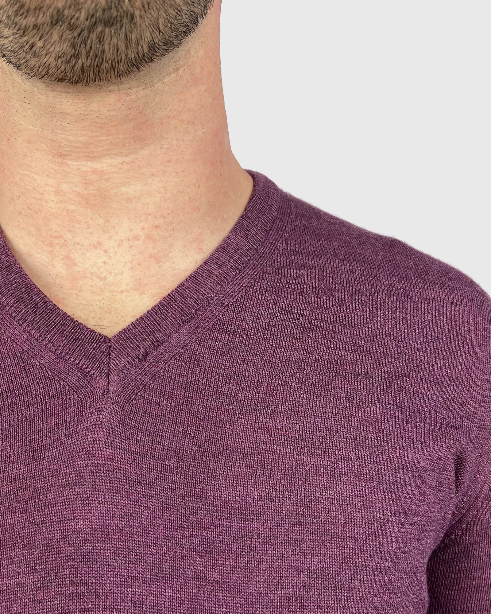 VISCONTI W23V AUBERGINE WOOL V-NECK SWEATER